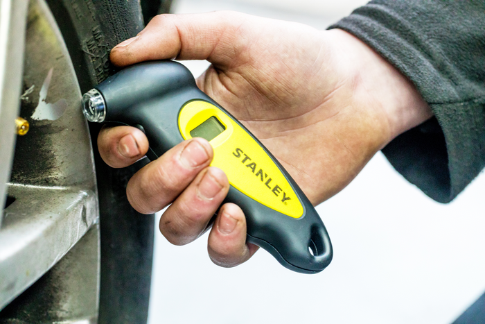 STANLEY Automotive Digital Tire Pressure Gauge 0-6.2 bar range